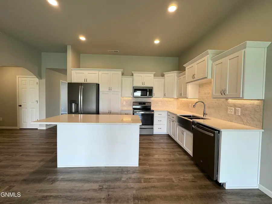 109 Kenner Loop, Bismarck, ND 58504 - Image #3