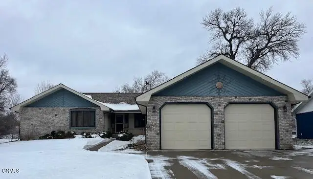 604 7th Street Loop Nw, Jamestown, ND 58401 - Image #1