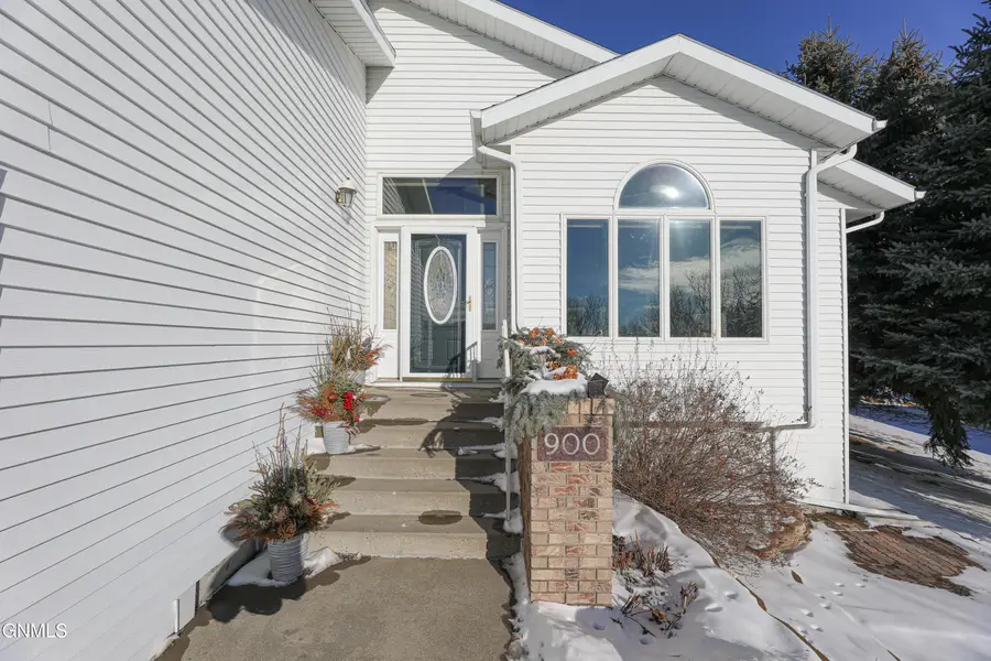 900 Mouton Avenue, Bismarck, ND 58503 - Image #2