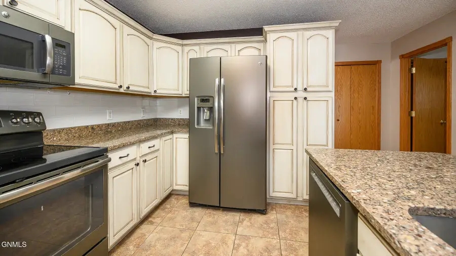 1924 16th Street #4, Bismarck, ND 58501 - Image #3