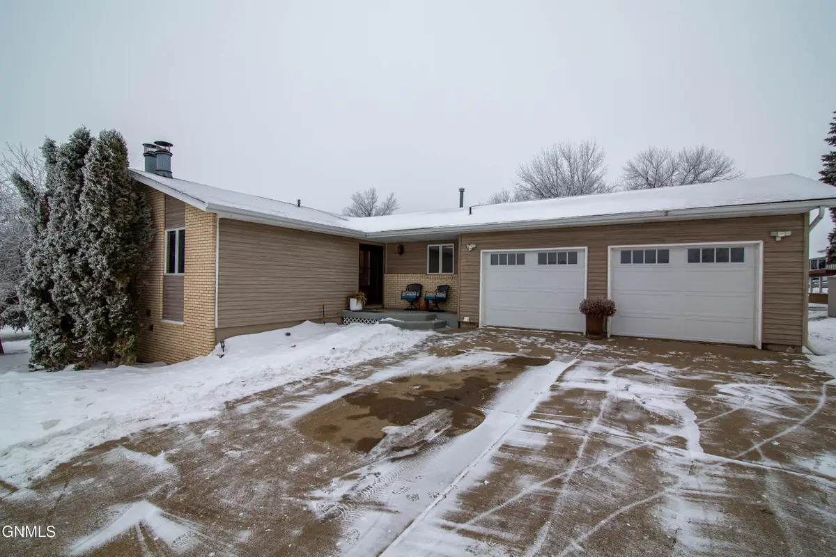 1013 Cypress Drive, Beulah, ND 58523 - Image #1