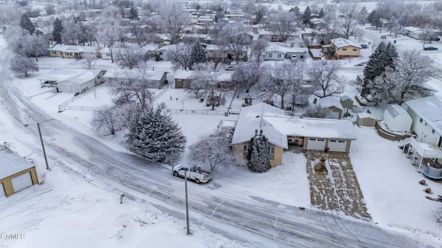 1013 Cypress Drive, Beulah, ND 58523 - Image #3