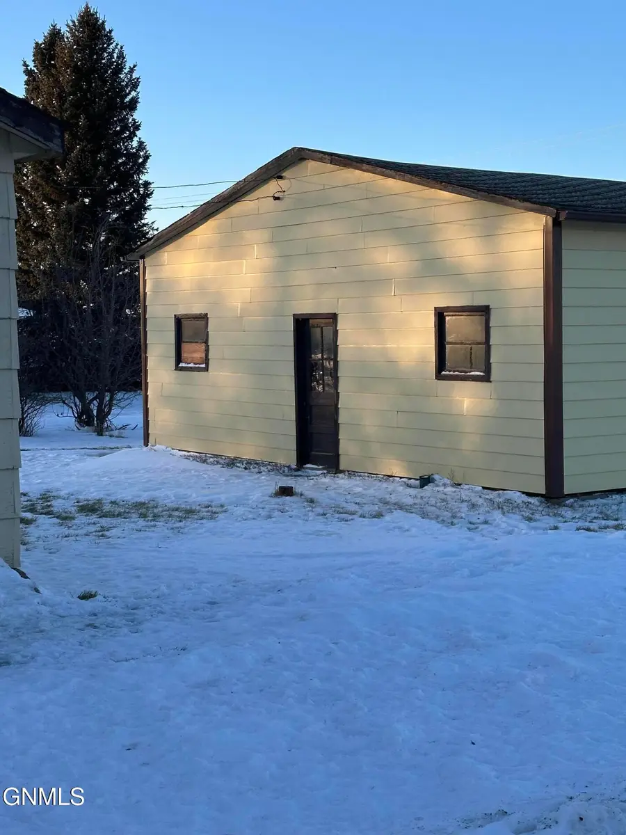 202 7th Street S, New Salem, ND 58563 - Image #2