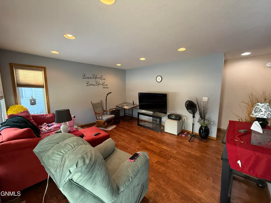 418 23rd Street Sw, Minot, ND 58701 - Image #3