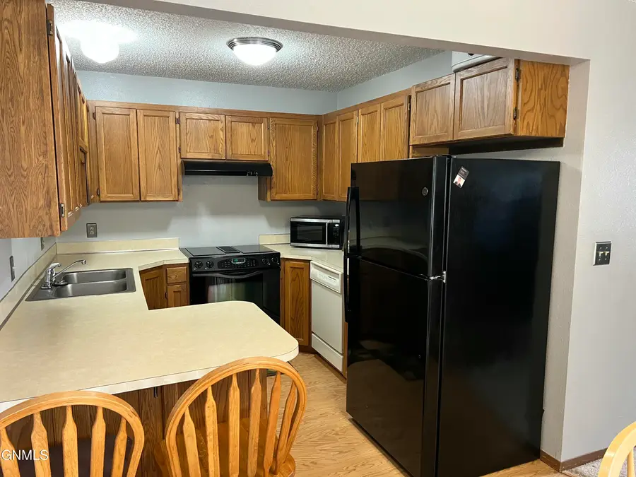 2877 Warwick Loop #D, Bismarck, ND 58504 - Image #3