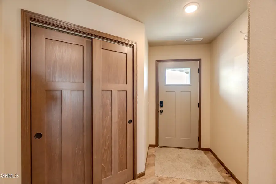 6902 Majestic Place, Lincoln, ND 58504 - Image #2