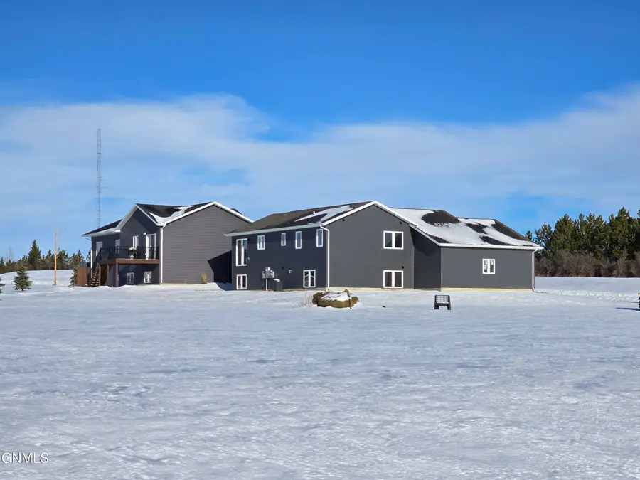 1709 Blackstone Loop E, Beulah, ND 58523 - Image #2
