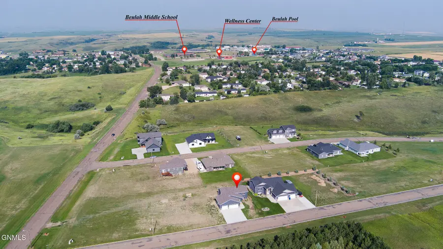 1709 Blackstone Loop E, Beulah, ND 58523 - Image #3
