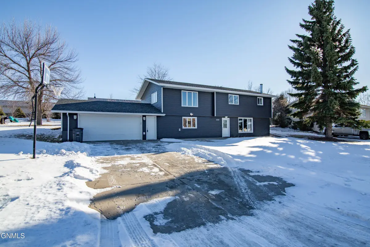 1033 Heritage Drive, Washburn, ND 58577 - Image #1