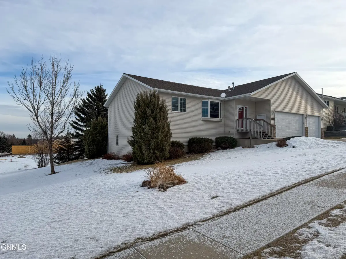 1708 14th Avenue Se, Mandan, ND 58554 - #1