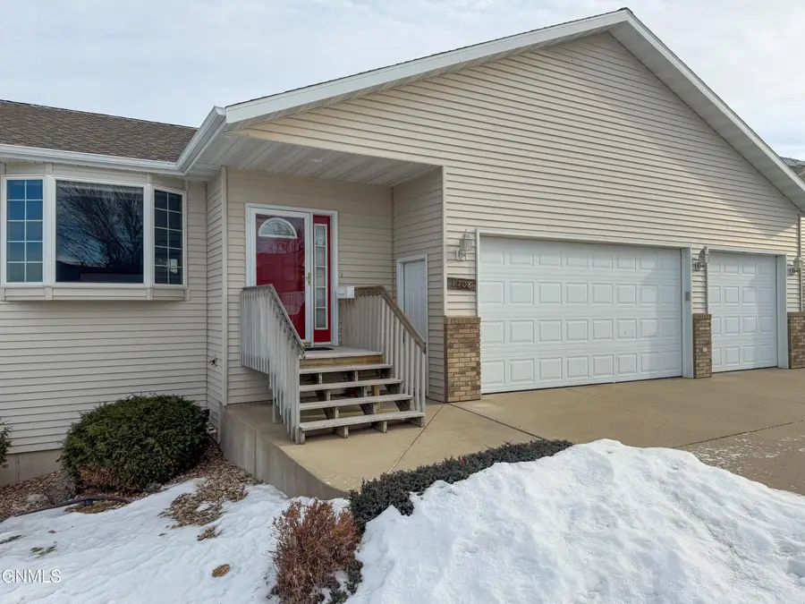 1708 14th Avenue Se, Mandan, ND 58554 - #3