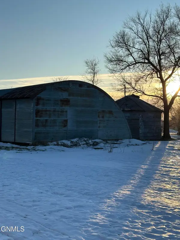 211 8th Street S, New Salem, ND 58563