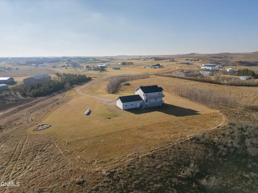 2572 Windsor Place N, Mandan, ND 58554 - Image #2