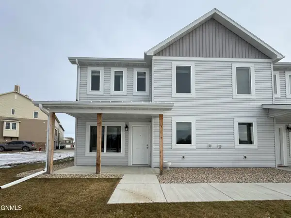 3304 Kenner Loop, Bismarck, ND 58504