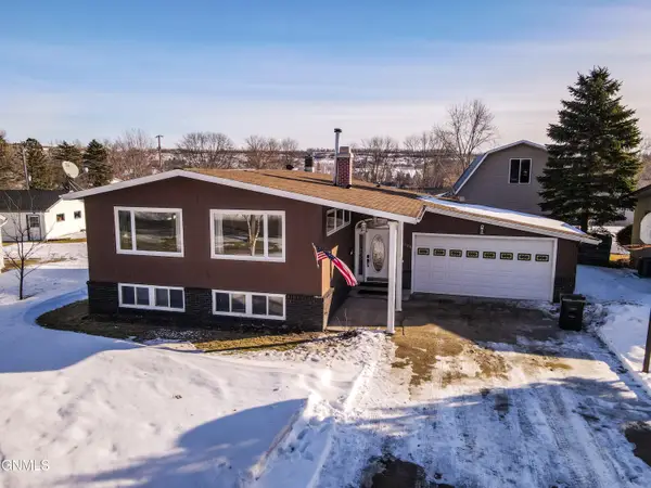 1136 6th Avenue Ne, Valley City, ND 58072