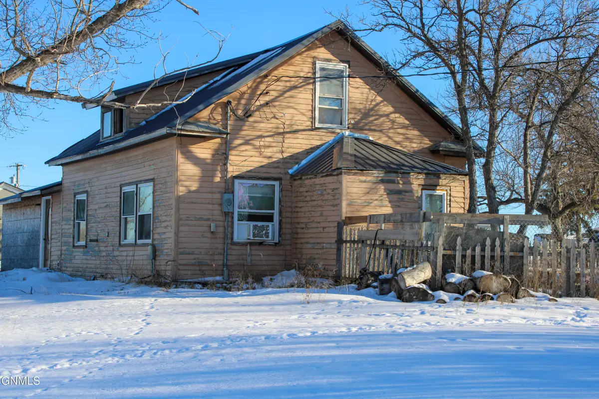 402 Fisk Street, Wildrose, ND 58801 - Image #1