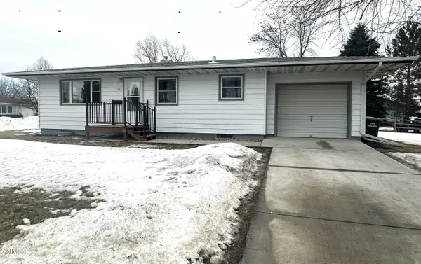 406 18th Street Ne, Jamestown, ND 58401