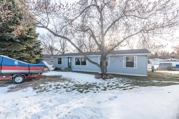 4337 Drake Drive, Bismarck, ND 58503