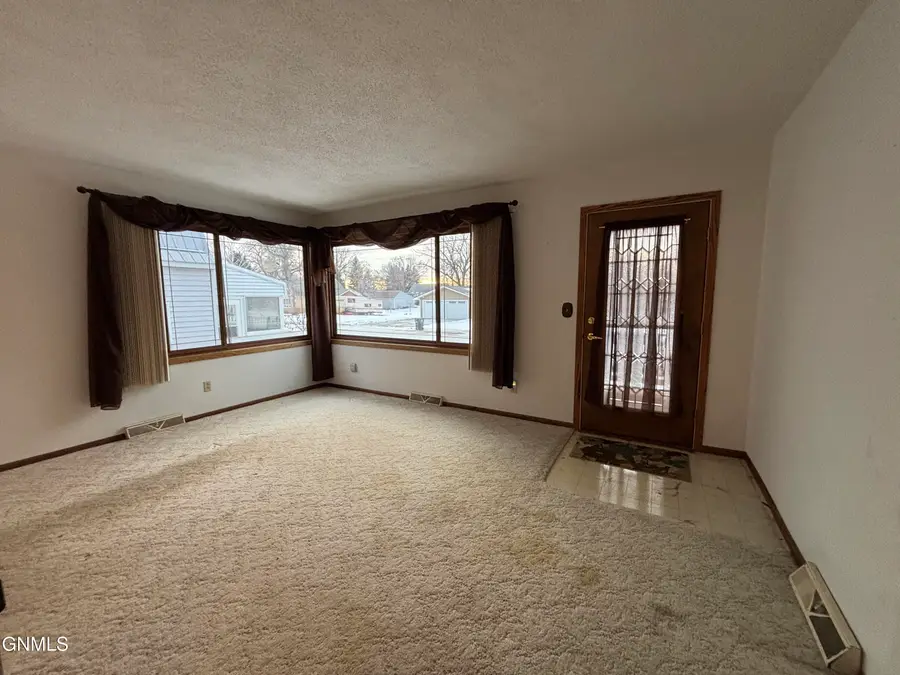 917 Main Street, Stanton, ND 58571 - Image #3