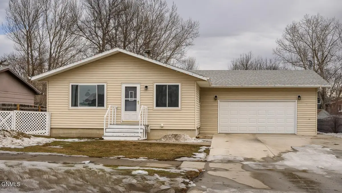 1006 Elbowoods Drive, Hazen, ND 58545 - Image #1
