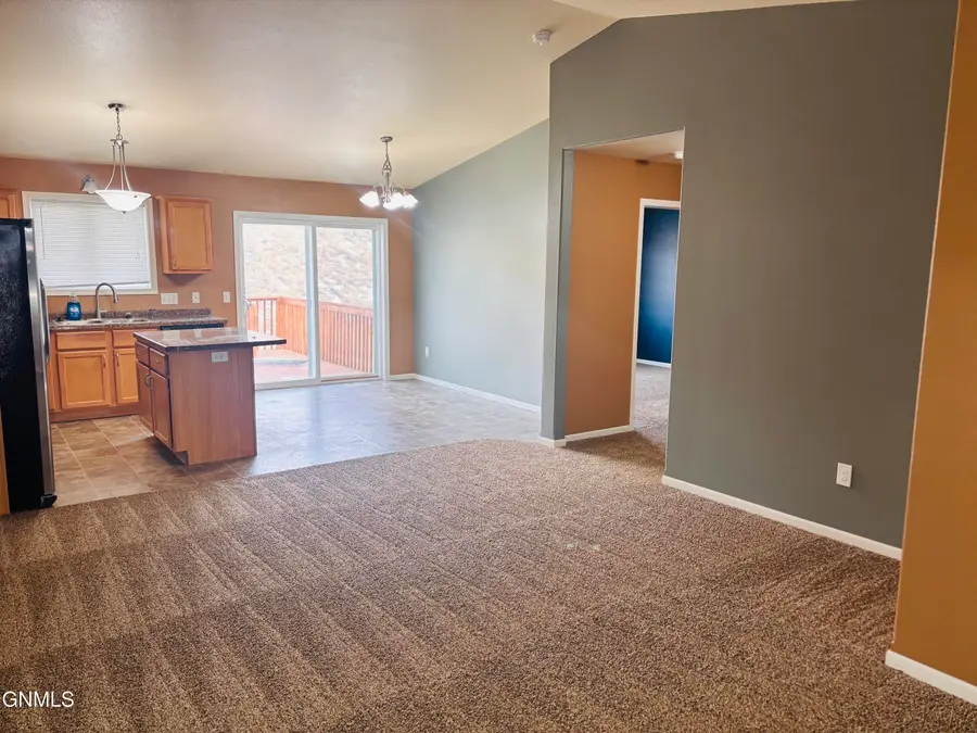 304 8th Street Nw, Watford City, ND 58854 - Image #3