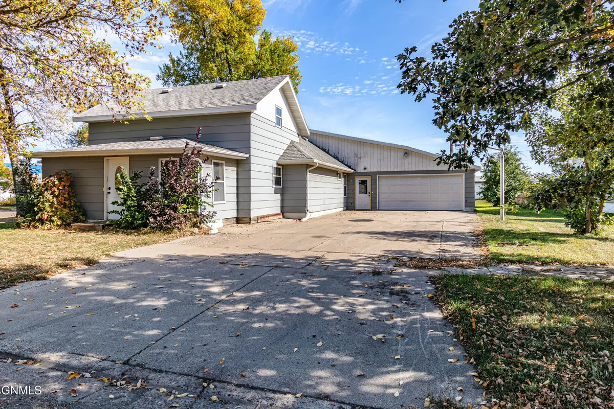 102 2nd Avenue Sw, Hazen, ND 58545 - Image #1