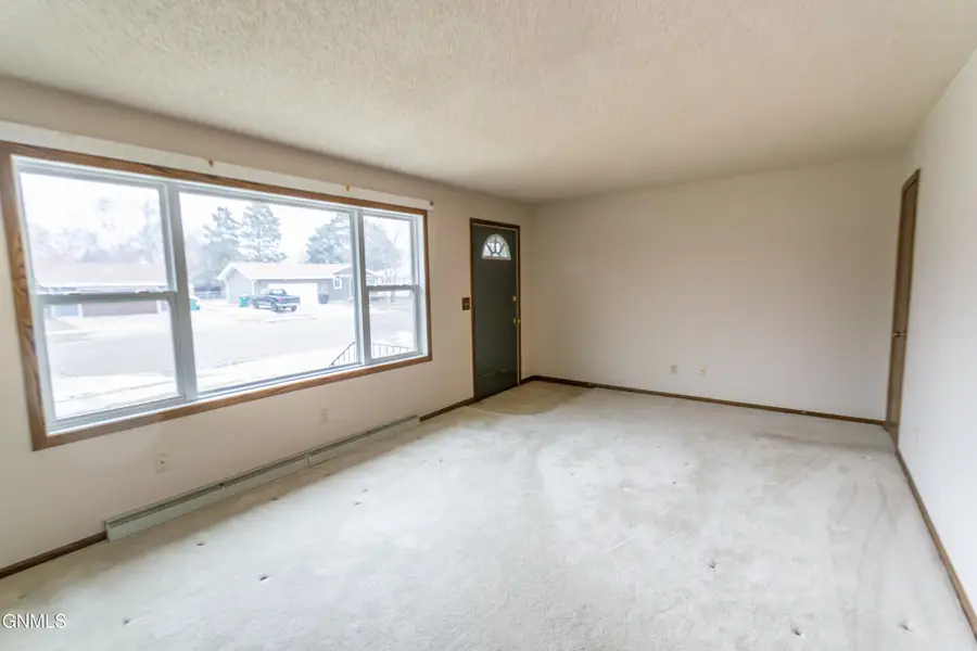 1506 3rd Street S, Bismarck, ND 58504 - Image #2