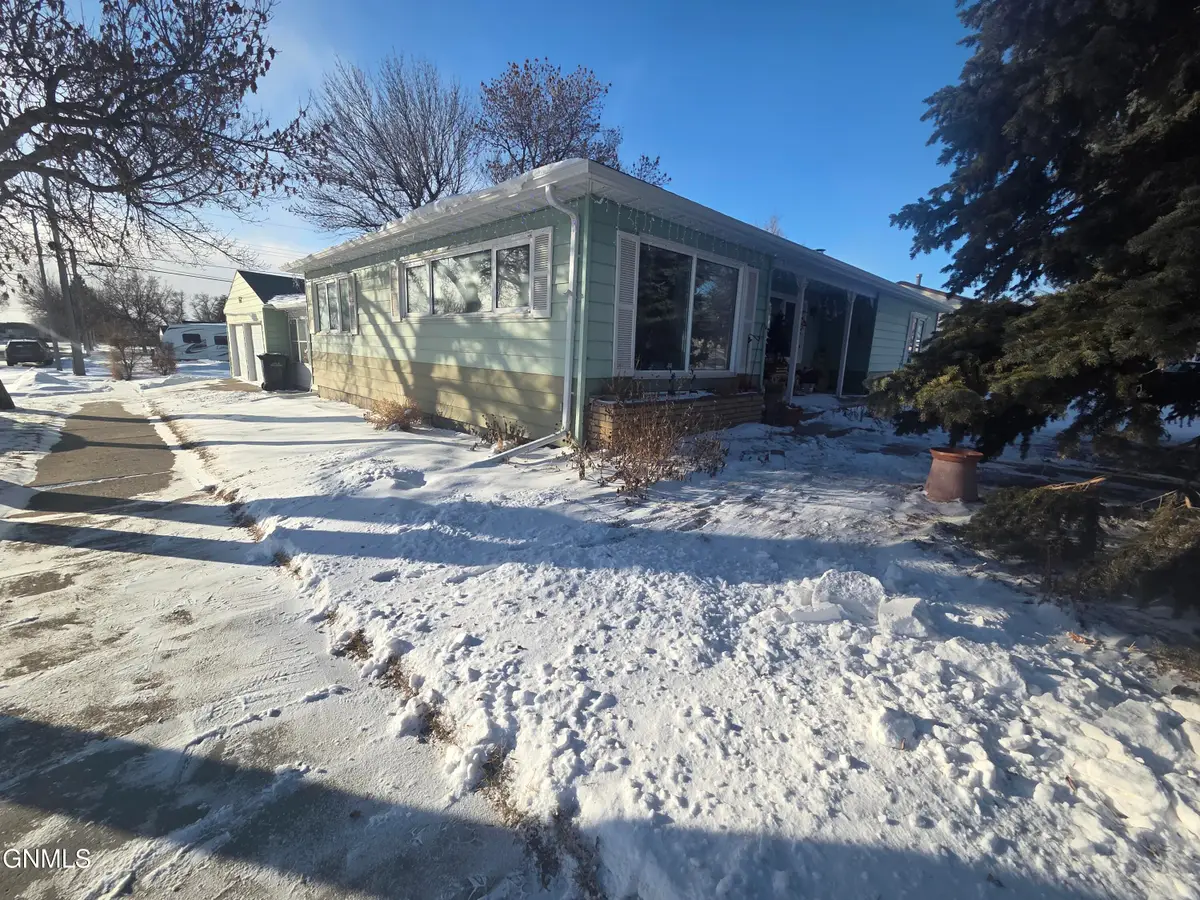 601 14th Avenue W, Williston, ND 58801 - Image #1