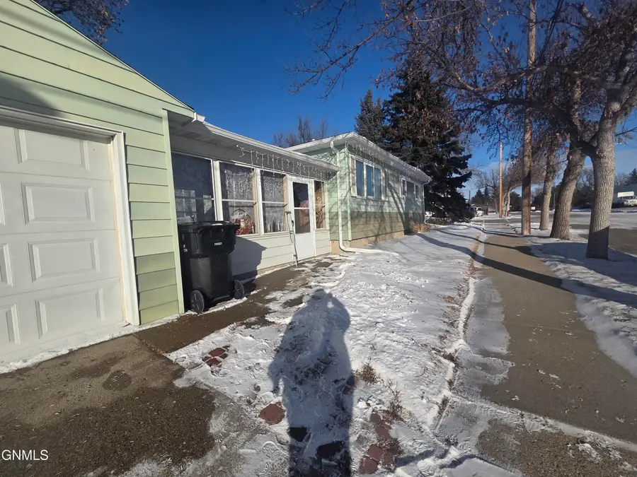 601 14th Avenue W, Williston, ND 58801 - Image #2