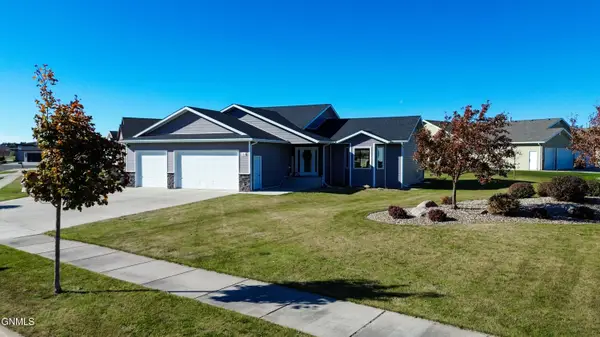 4300 Borden Harbor Place Se, Mandan, ND 58554