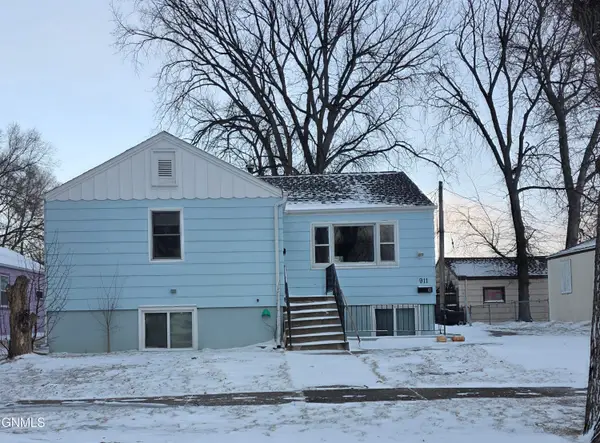 911 N 15th Street N, Bismarck, ND 58501