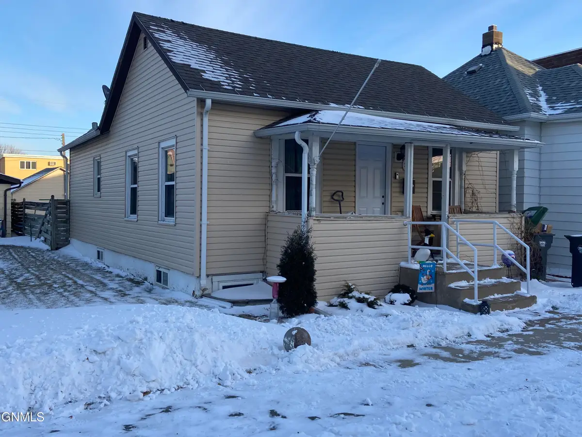 202 1/2 Collins Avenue, Mandan, ND 58554 - Image #1