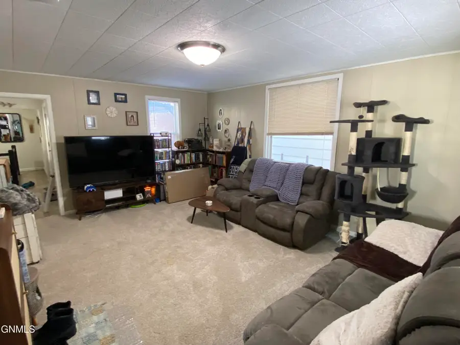 202 1/2 Collins Avenue, Mandan, ND 58554 - Image #2