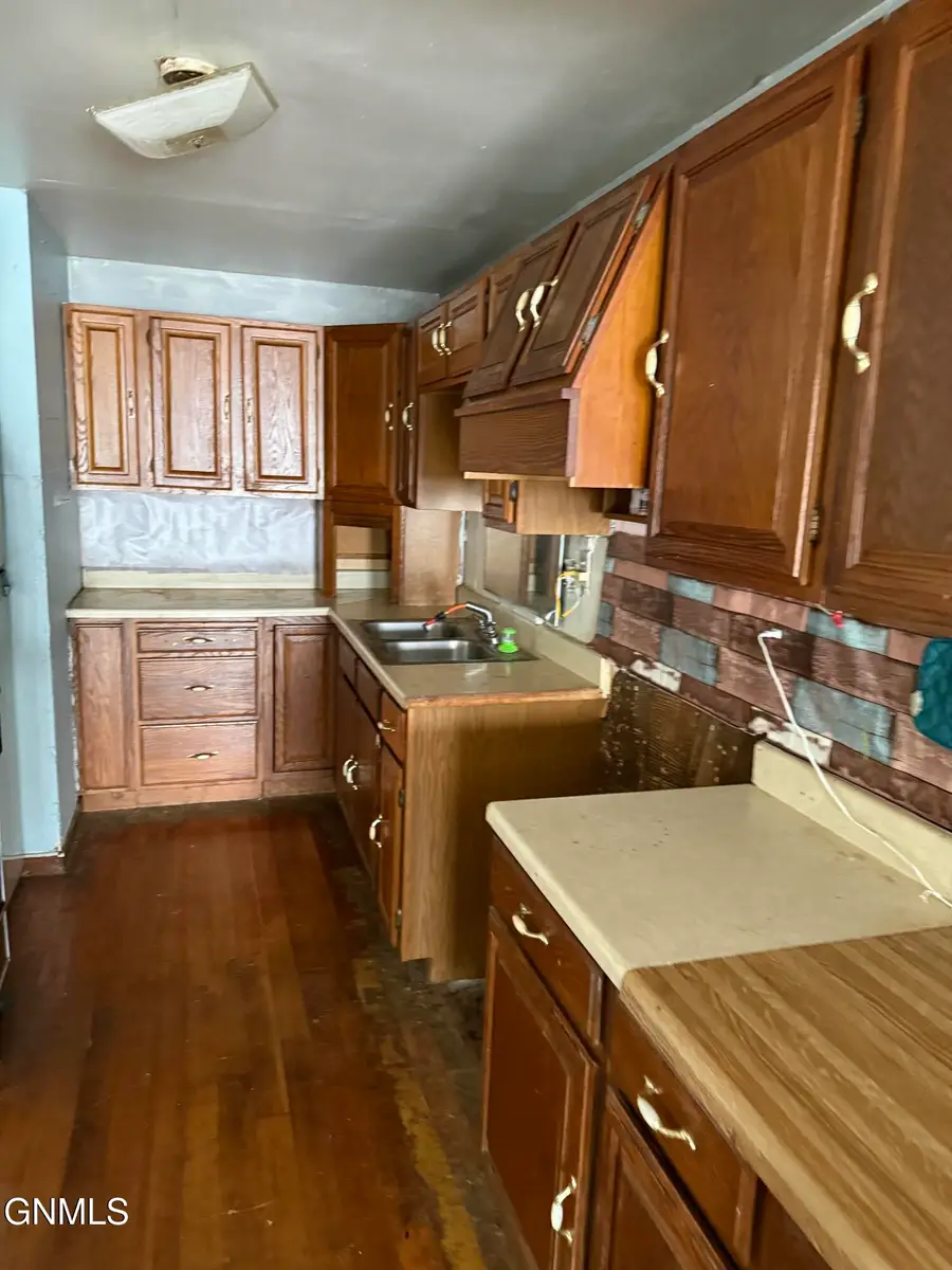 904 Washington Avenue, Hebron, ND 58638 - Image #2