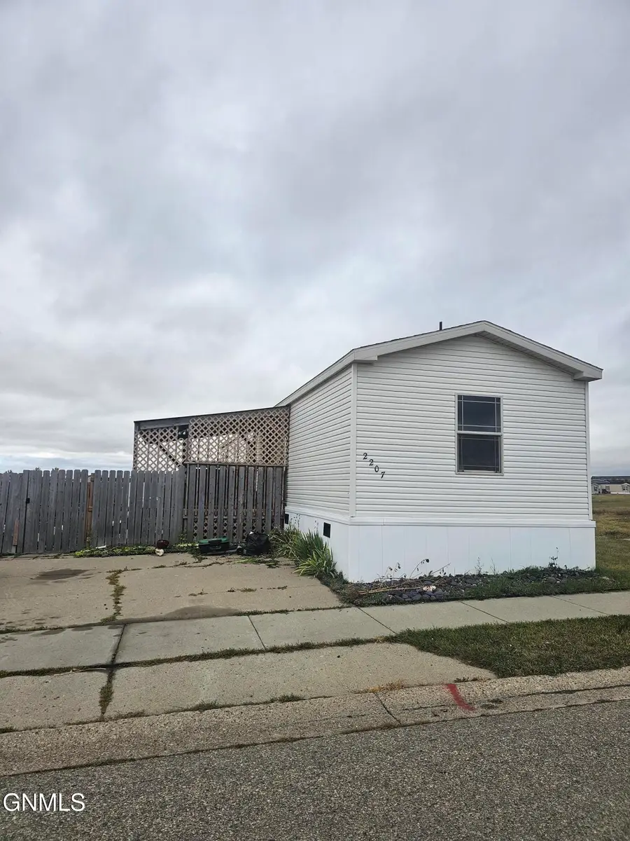 2207 38th Street W, Williston, ND 58801 - Image #2