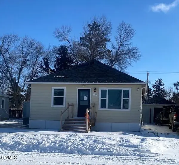 121 4th Street N, Richardton, ND 58652