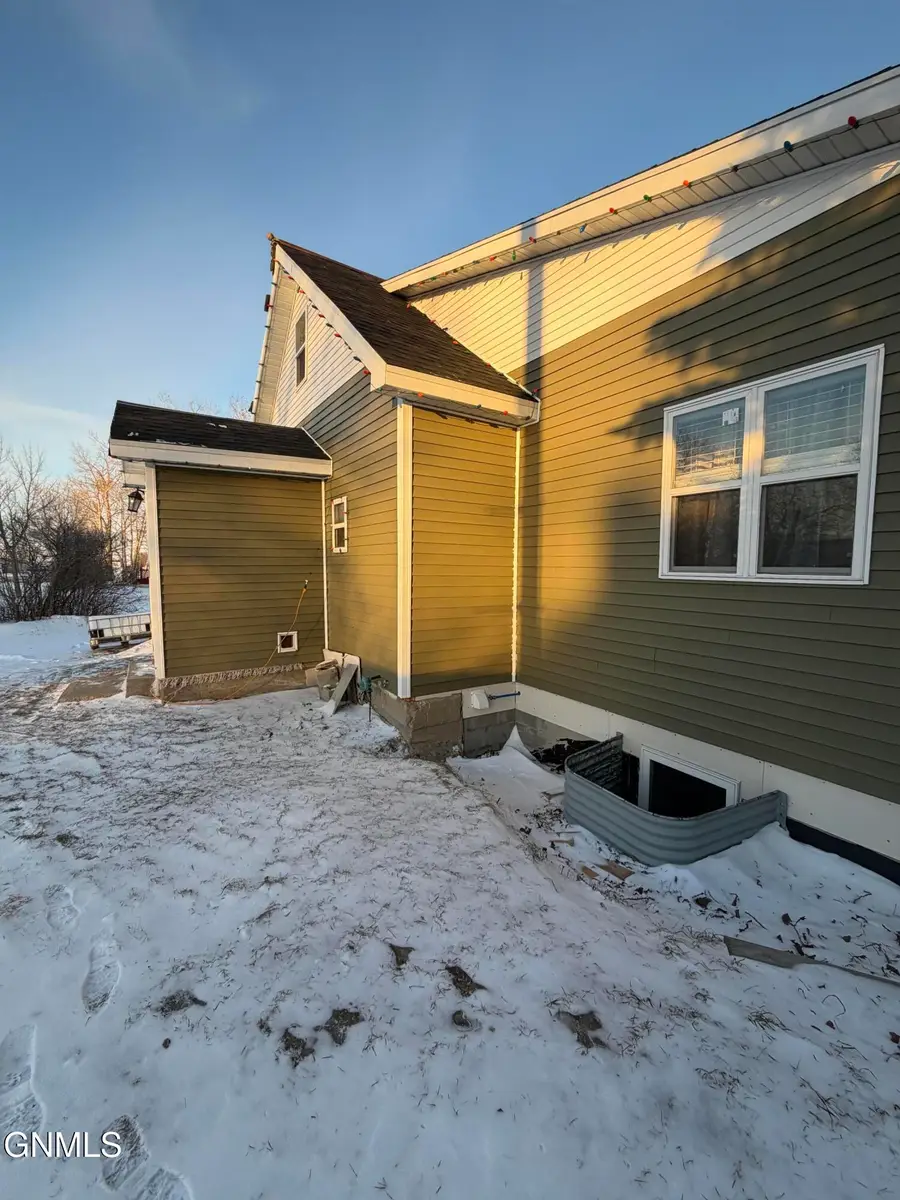 604 Robin Street, Columbus, ND 58727 - #3