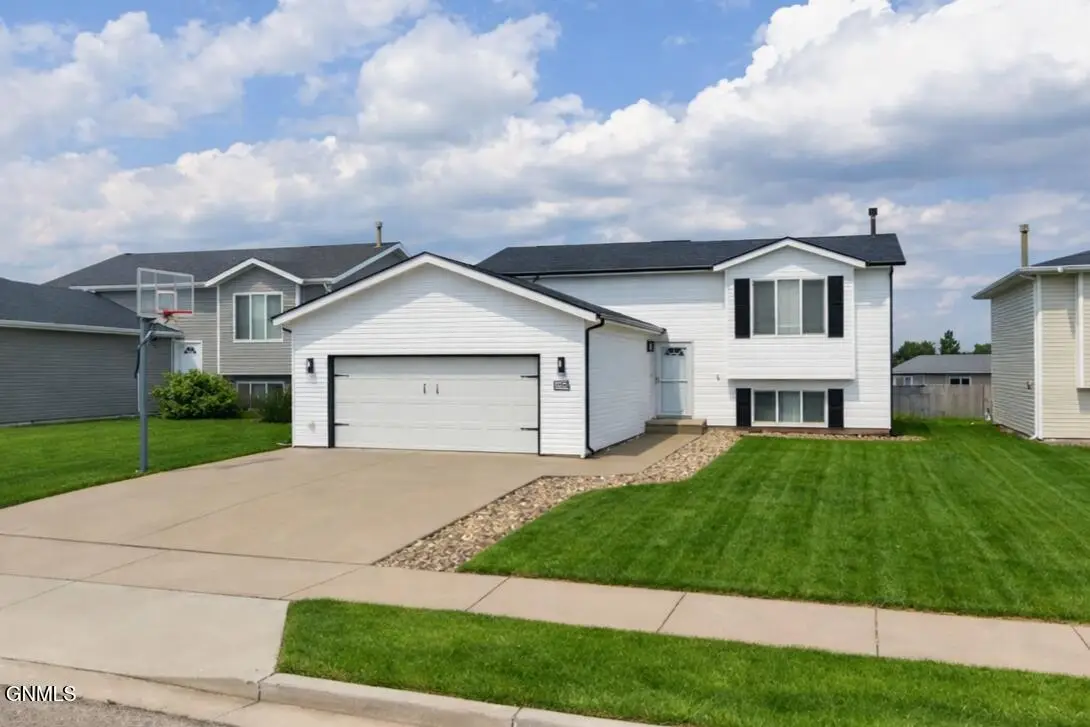 3704 Lewis Road Nw, Mandan, ND 58554 - Image #1
