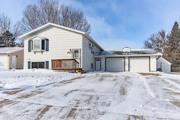 1807 10th Avenue Se, Mandan, ND 58554