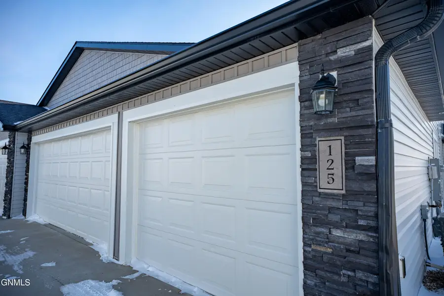 125 Kenner Loop, Bismarck, ND 58504 - Image #2