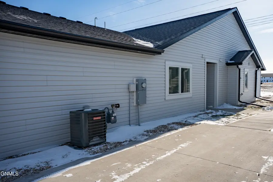 125 Kenner Loop, Bismarck, ND 58504 - Image #3