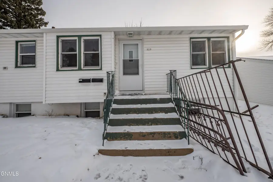 329 6th Street W, Dickinson, ND 58601 - Image #2