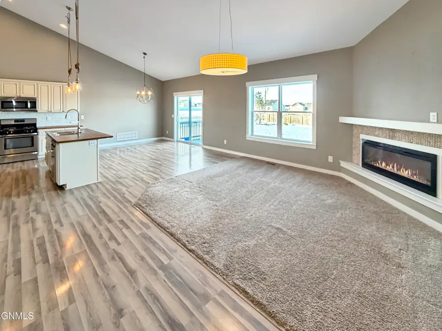 13669 Mulberry Loop Nw, Williston, ND 58801 - Image #3