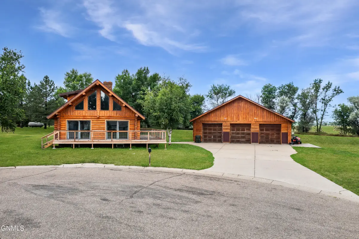 209 13th Avenue Sw, Hazen, ND 58545 - Image #1