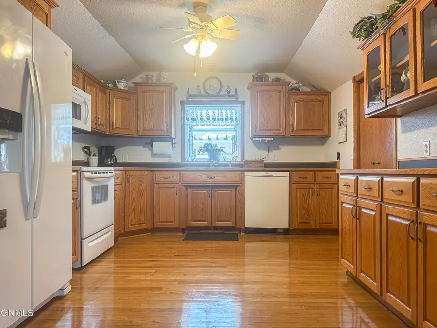 121 8th Street, Washburn, ND 58577 - Image #2