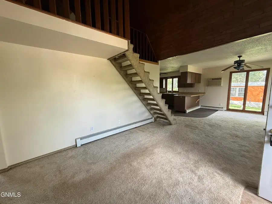 405 4th Street Nw, Watford City, ND 58854 - Image #2