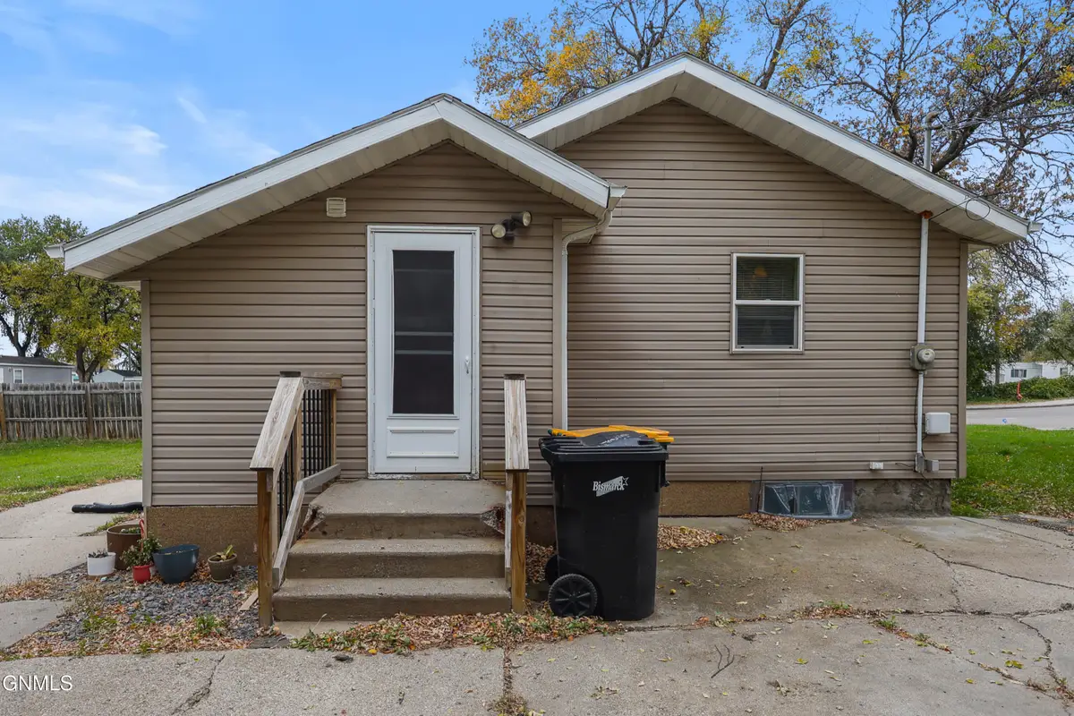 503 S 9th Street S, Bismarck, ND 58504 - Image #1