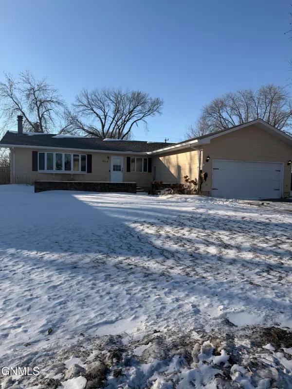 1513 5 1/2 Avenue Ne, Jamestown, ND 58401