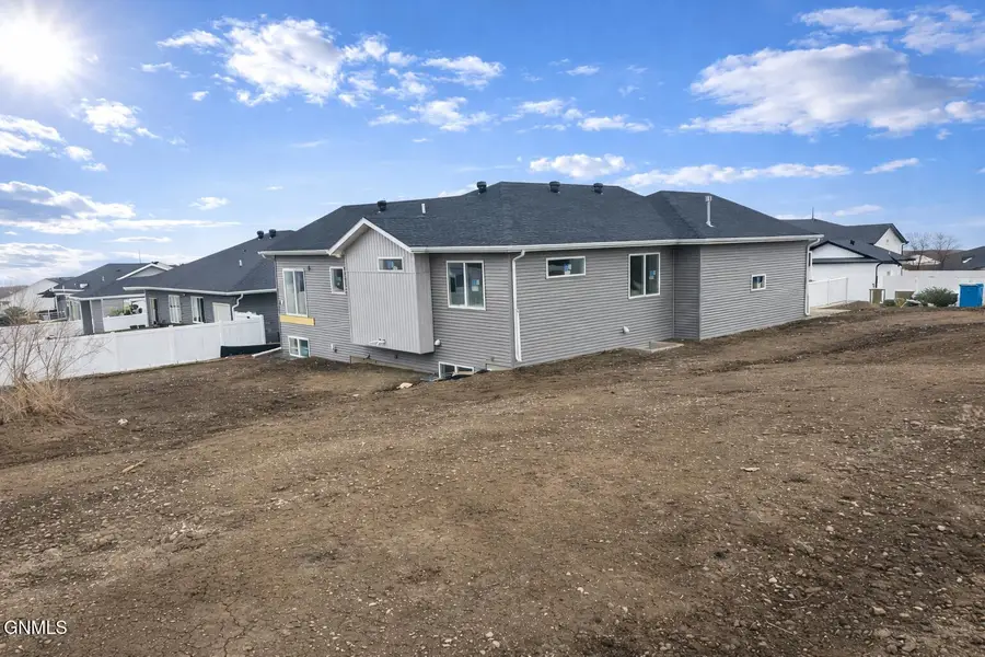 1005 Chippewa Avenue Ne, Mandan, ND 58554 - #2