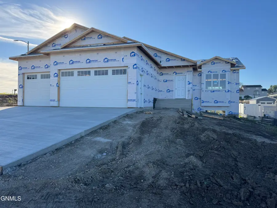 1005 Chippewa Avenue Ne, Mandan, ND 58554 - #3